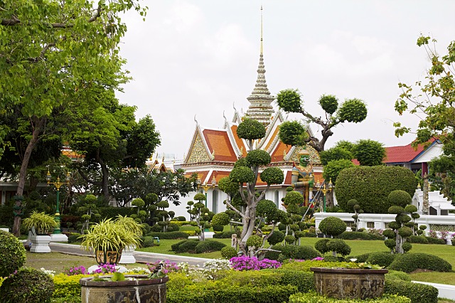 wat arun temple bangkok